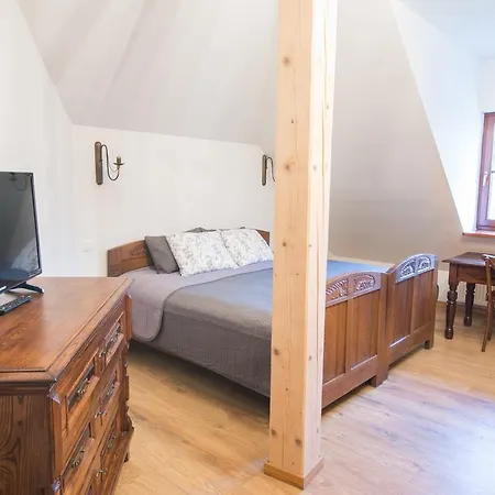 Dwor Kociolek Bed and Breakfast