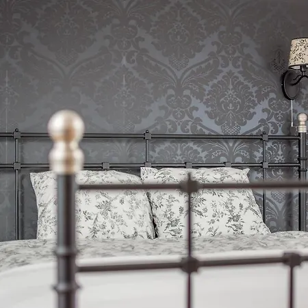 Bed and Breakfast Dwor Kociolek