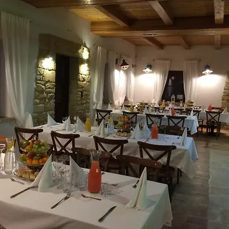 Dwor Kociolek Bed and Breakfast *