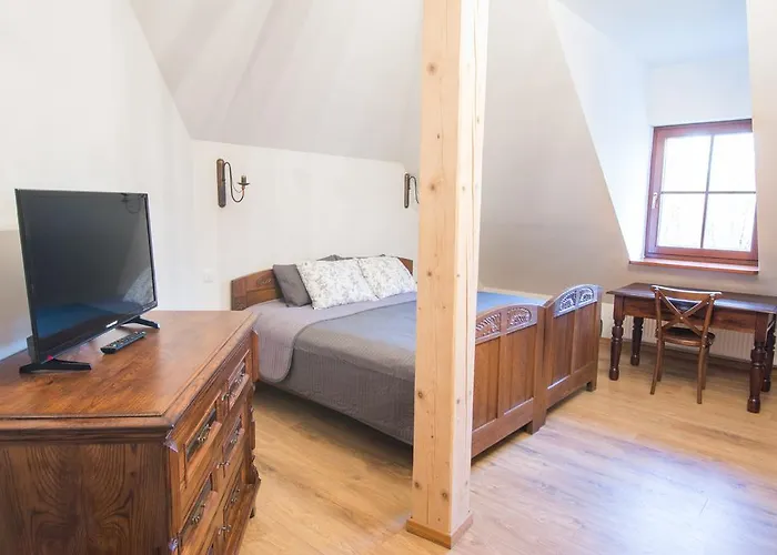 Dwor Kociolek Bed and breakfast