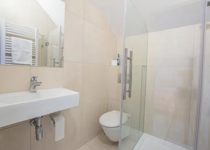 Dwor Kociolek Bed and breakfast