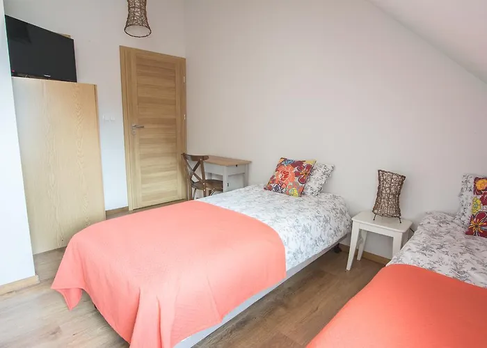 Dwor Kociolek Bed and breakfast *