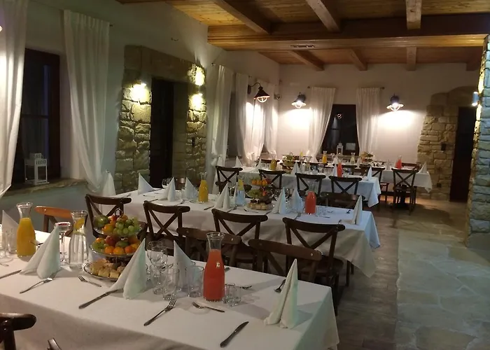 Dwor Kociolek Bed and breakfast *